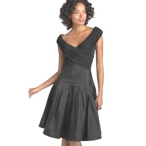 Tadashi Shoji Collection Pleated Taffeta Skirt Formal LBD Black Dress  SZ‎ 4